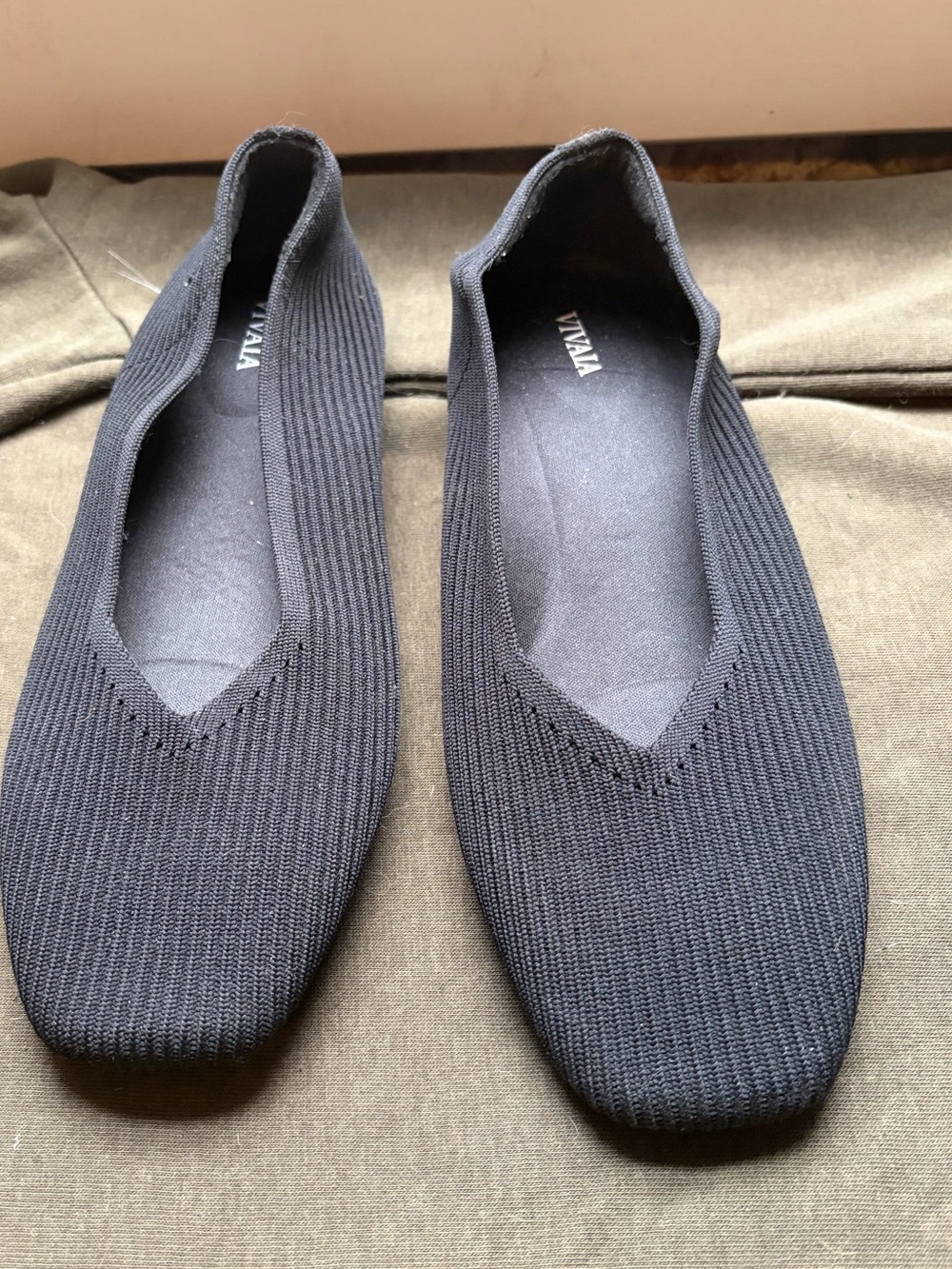 VIVAIA Margot 2.0 Square-Toe V-Cut Flats - Picture 2 of 9